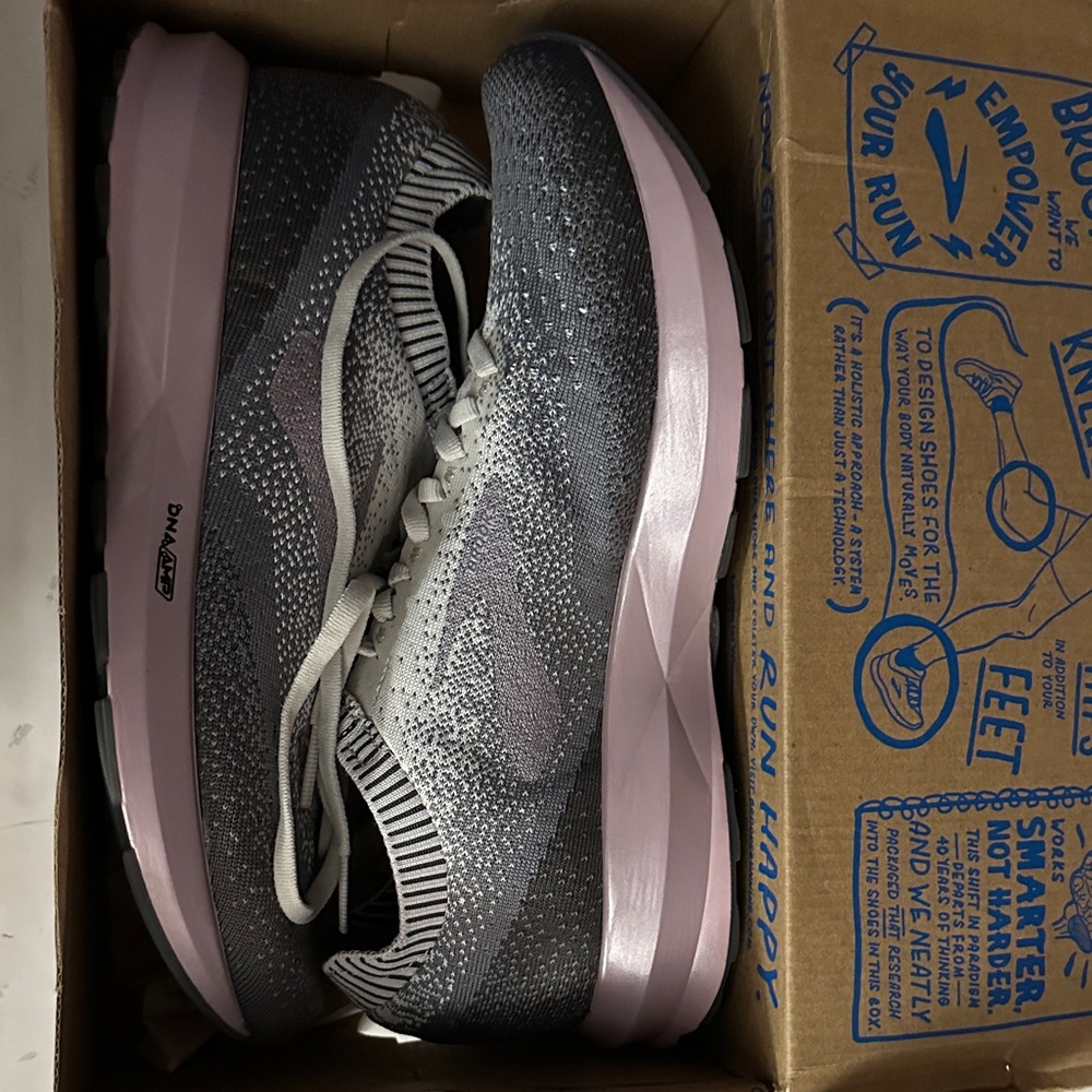 Brooks Women's Levitate 2 Grey/rose running shoes. BNIB